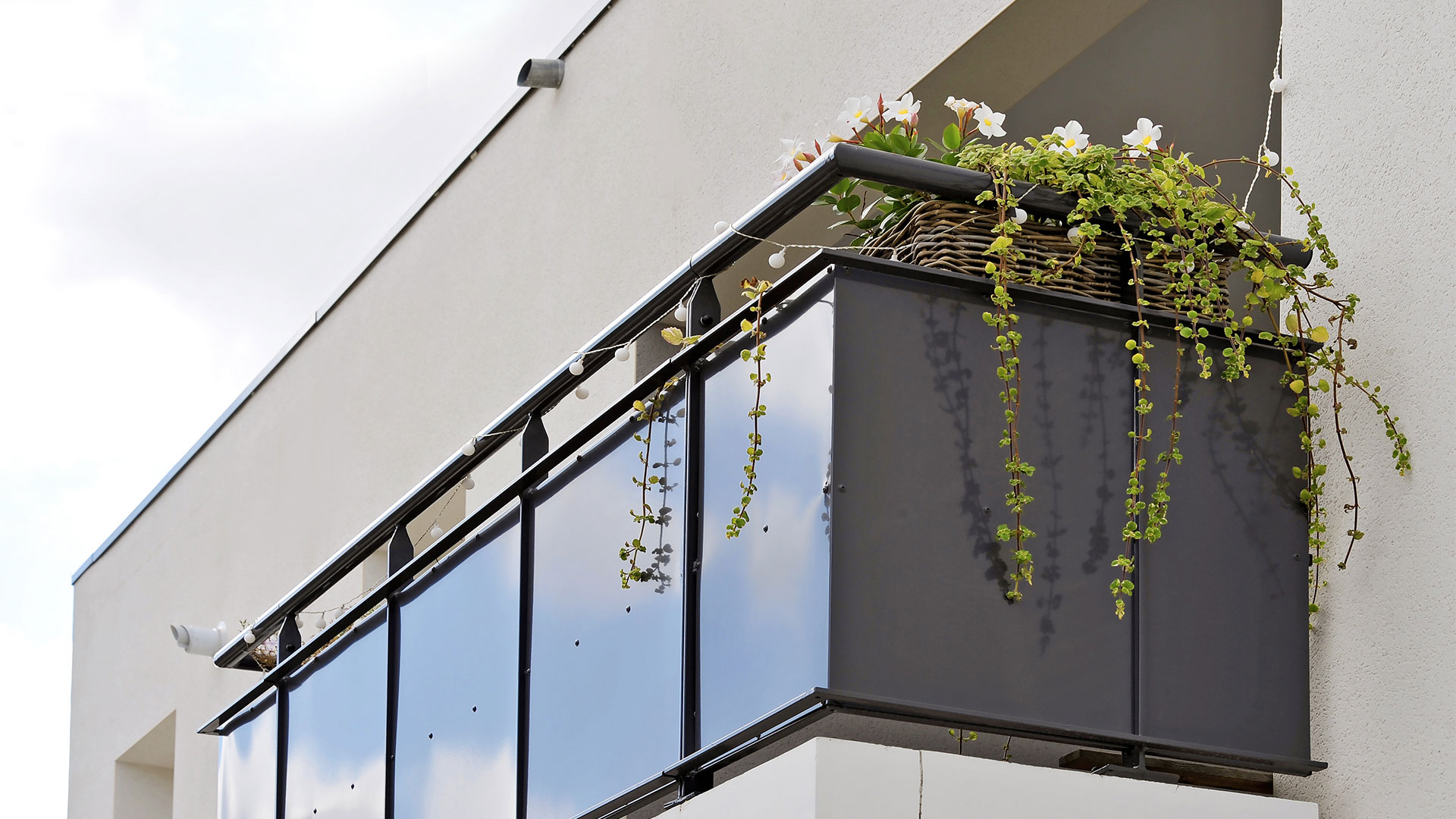 Matériaux de qualité pour cet appartement toulousain avec grand balcon dans résidence neuve.