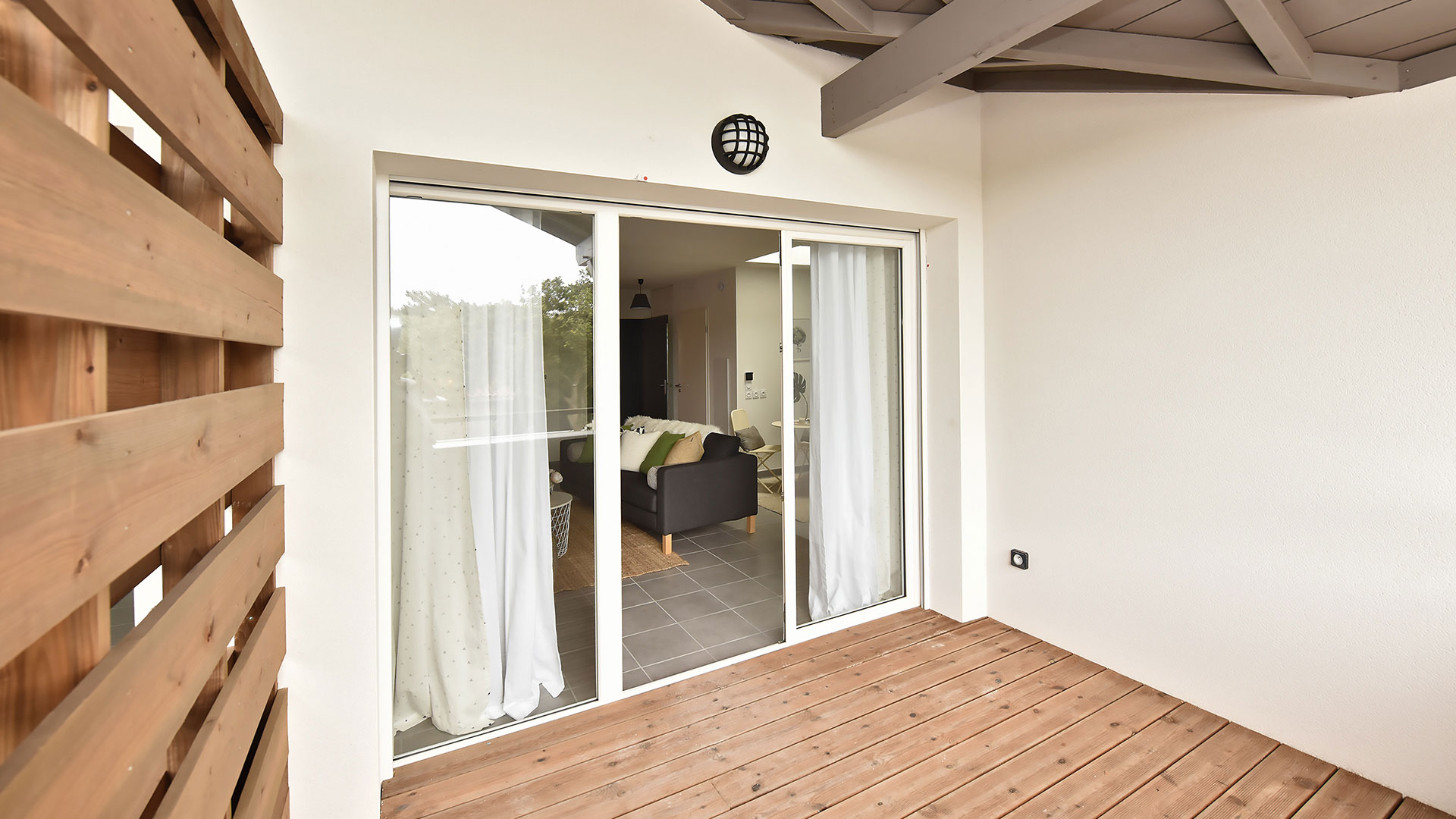 Belle terrasse bois pour ce logement situé à Labenne dans copropriété intime et conviviale.