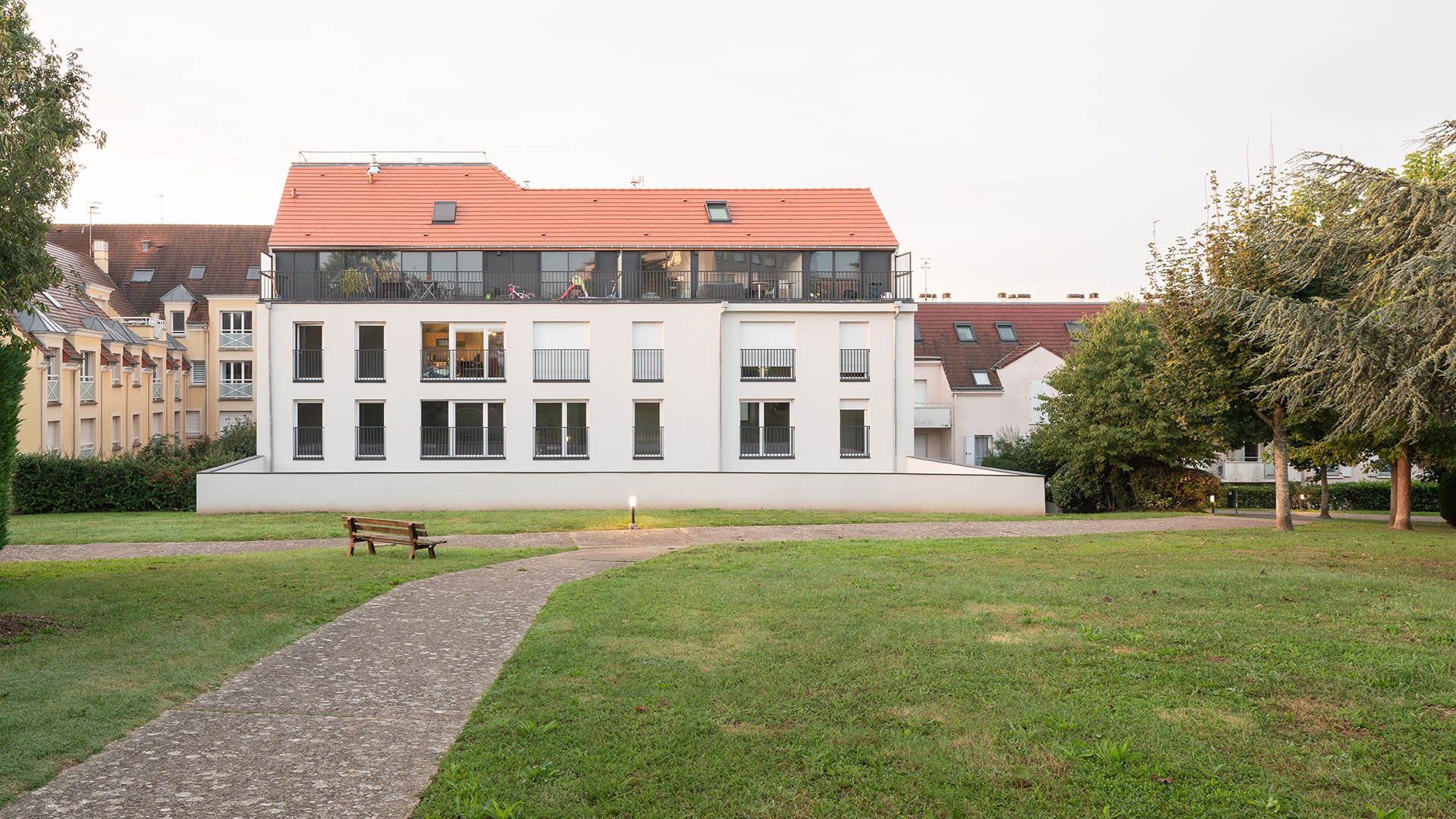 Appartements avec vue sur un grand parc arboré à Arpajon.